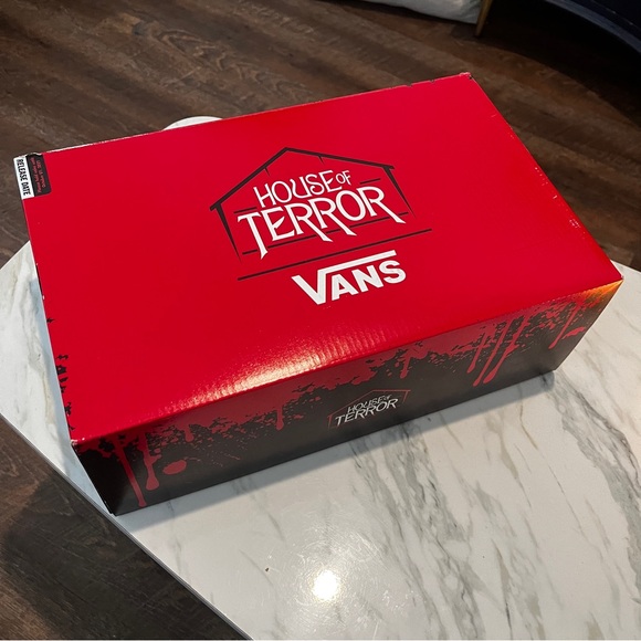 Vans House of Terror x Sk8-Hi 'The
Shining' Men’s Size 10 - Picture 2 of 9